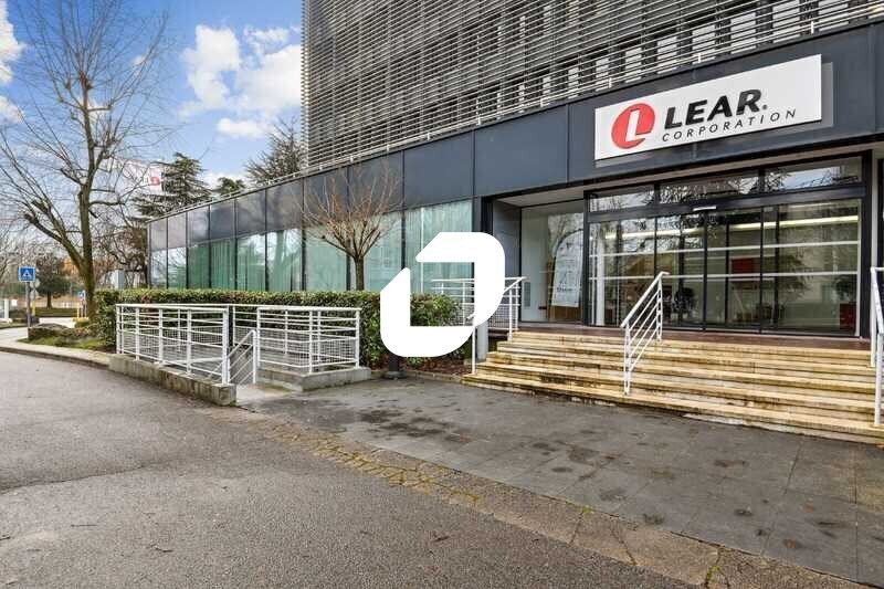 Office in Vélizy-Villacoublay to rent - Building Photo - Image 2 of 18
