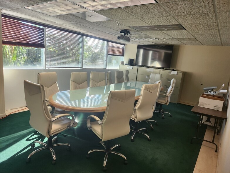 1111 Park Centre Blvd, Miami Gardens, FL to rent - Building Photo - Image 2 of 29