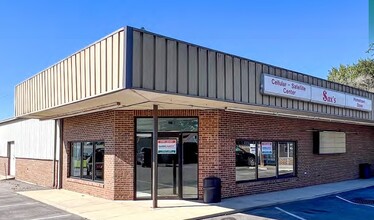 1040 W Main St, Mascoutah, IL for rent Building Photo- Image 1 of 2