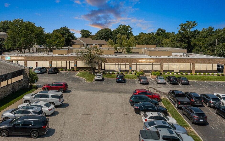 Eye and Surgery Center Portfolio portfolio of 2 properties for sale on LoopNet.co.uk - Building Photo - Image 1 of 4