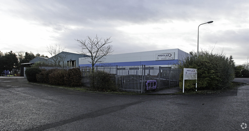 FIFE INDUSTRIAL INVESTMENT PORTFOLIO portfolio of 3 properties for sale on LoopNet.co.uk - Primary Photo - Image 2 of 3