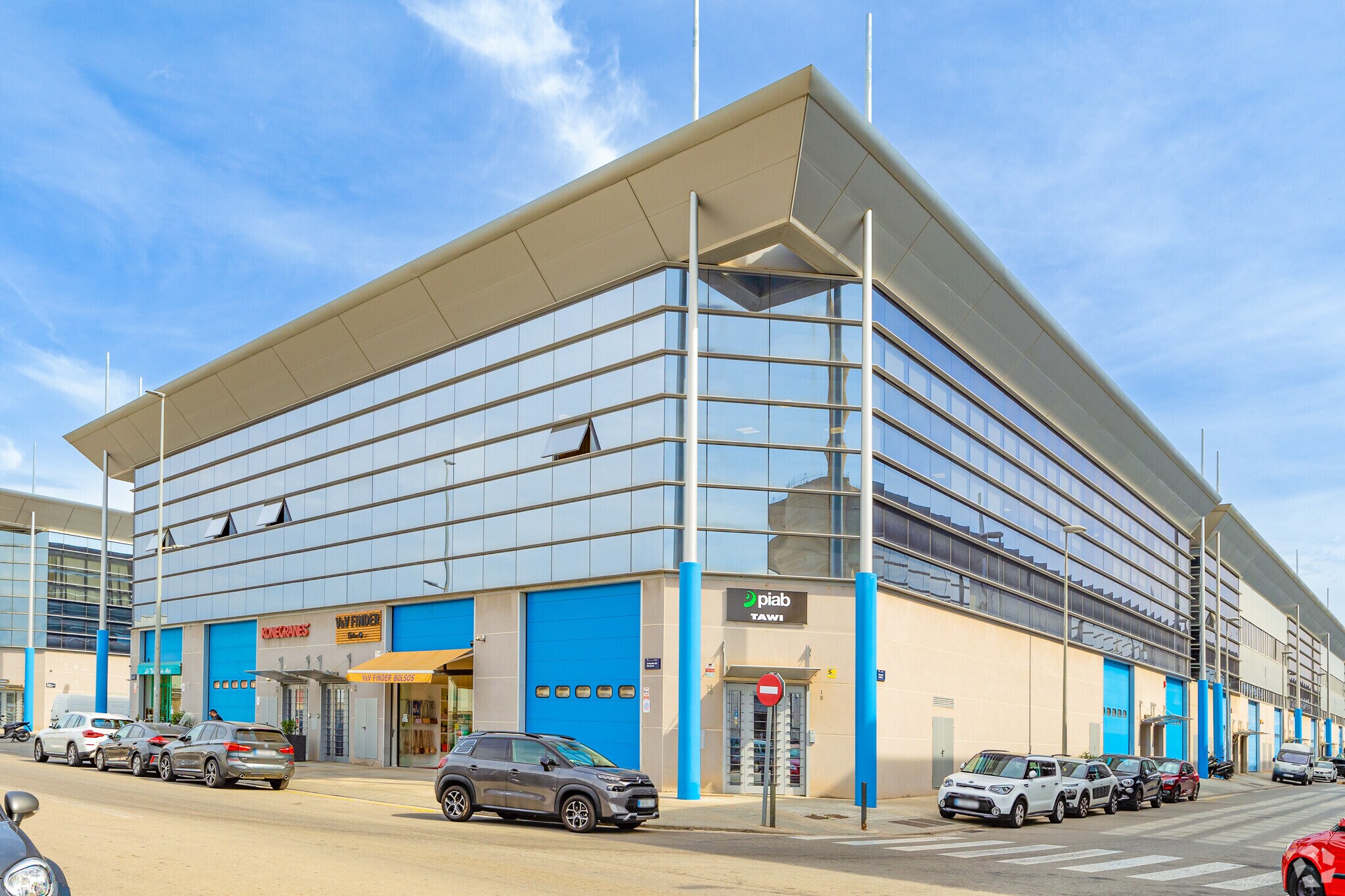 Industrial in Badalona, Barcelona to rent Primary Photo- Image 1 of 3