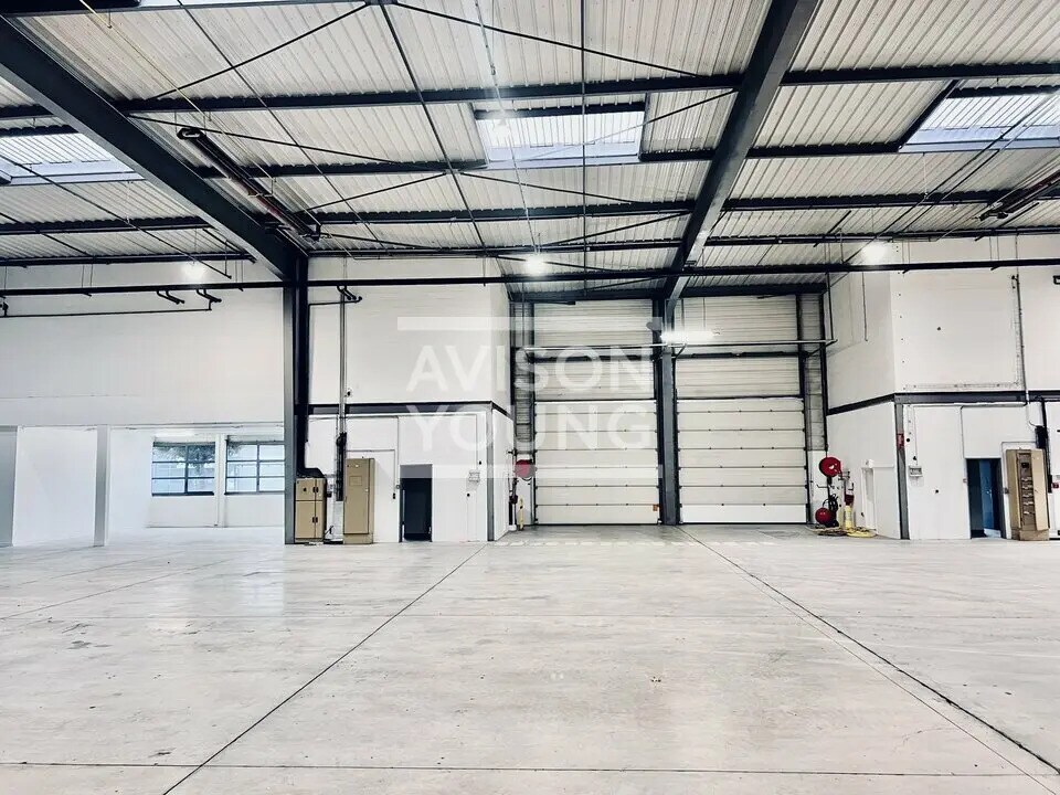 Light Industrial in La Courneuve to rent Interior Photo- Image 1 of 7