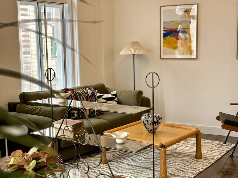 88 Kingsway, London to rent - Building Photo - Image 2 of 17