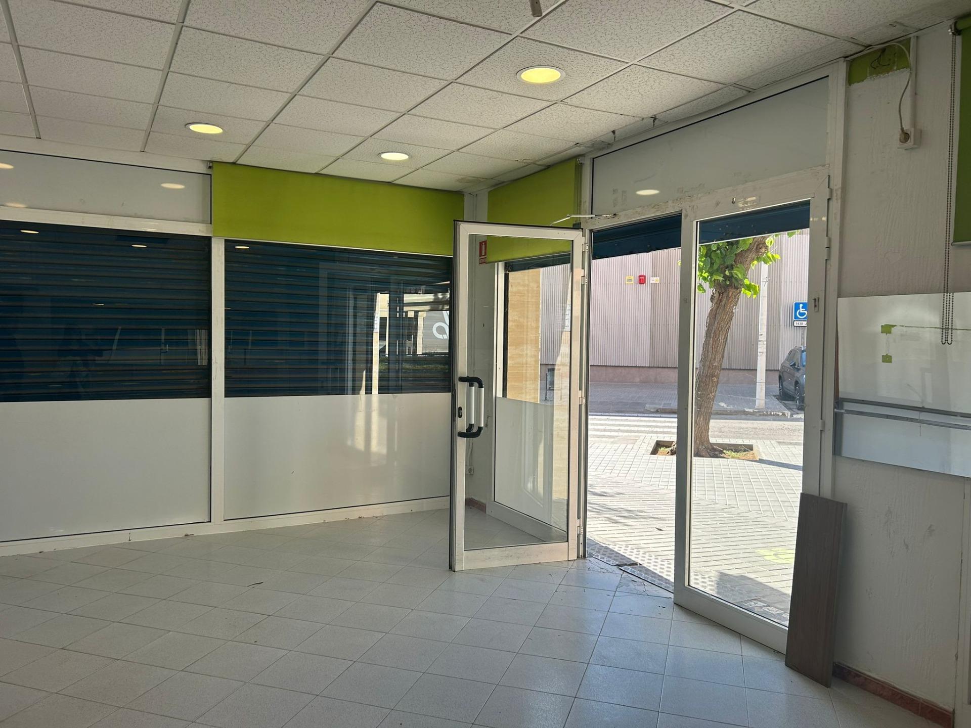 Retail in Sant Andreu de la Barca, Barcelona to rent Interior Photo- Image 1 of 6