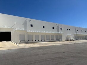 9535 NW 174th St, Hialeah, FL to rent Building Photo- Image 2 of 14