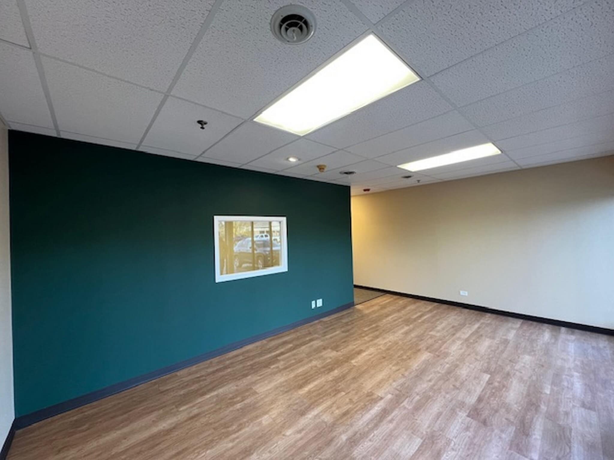 1114 N Main St, Algonquin, IL to rent Interior Photo- Image 1 of 8