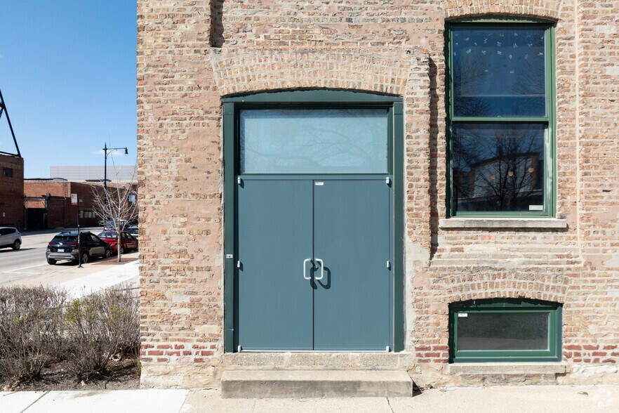 848 W Eastman St, Chicago, IL for rent - Building Photo - Image 3 of 11