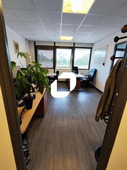 Office in Croissy-Beaubourg to rent - Interior Photo - Image 3 of 5