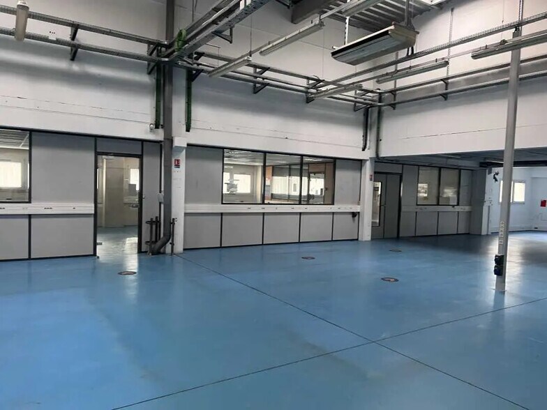 Light Industrial in Ivry-sur-Seine to rent - Interior Photo - Image 3 of 13