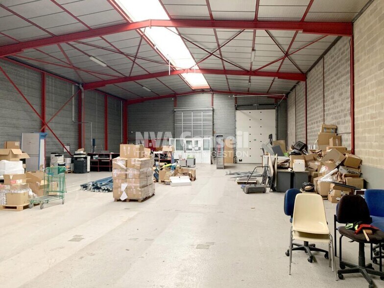 Industrial in SAINT-OUEN-L'AUMONE to rent - Building Photo - Image 2 of 8