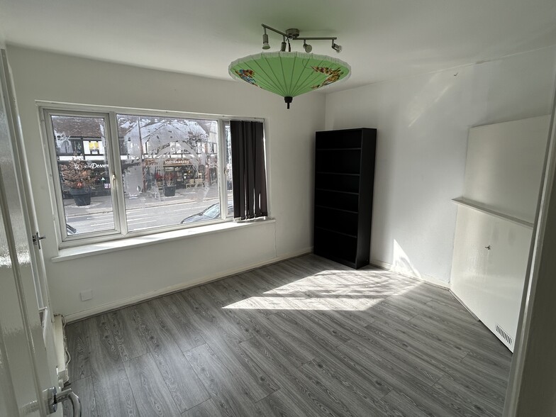 502 Cricklade Rd, Swindon to rent - Building Photo - Image 3 of 4