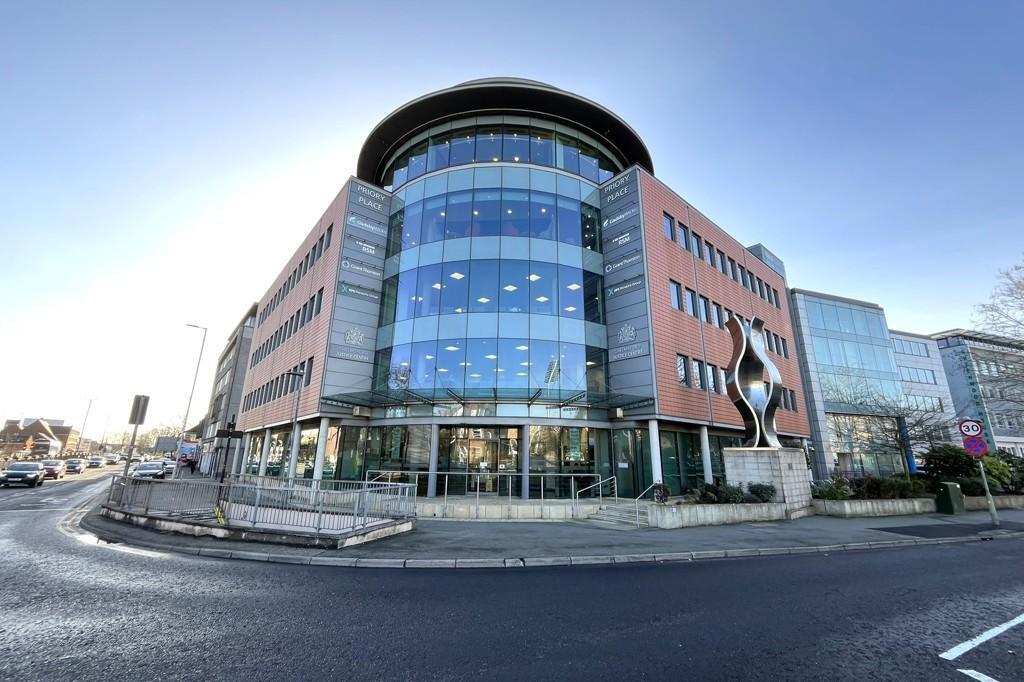 New London Rd, Chelmsford to rent Building Photo- Image 1 of 14