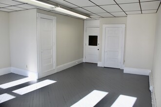 14-20 Merrimac Sq, Merrimac, MA for rent Interior Photo- Image 1 of 8