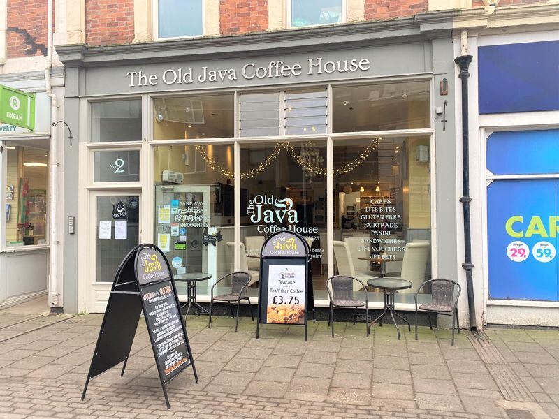 2 Den Rd, Teignmouth for sale Primary Photo- Image 1 of 1