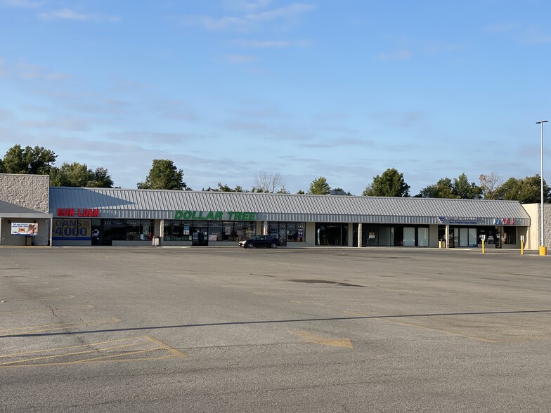 10 W Frankfort Plz, West Frankfort, IL for rent - Building Photo - Image 1 of 5