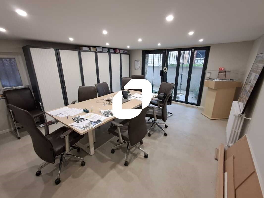 Office in Colombes to rent Building Photo- Image 1 of 9