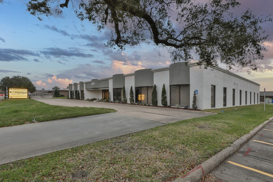 1234 Bay Area Blvd, Houston, TX for rent - Building Photo - Image 3 of 13