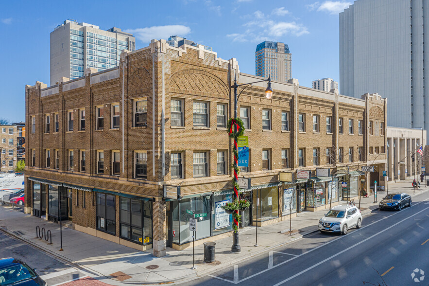 2653 N Clark St, Chicago, IL for rent - Building Photo - Image 1 of 6