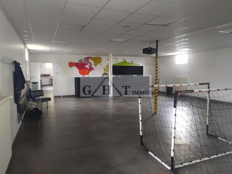 Industrial in Chelles for sale - Building Photo - Image 1 of 16