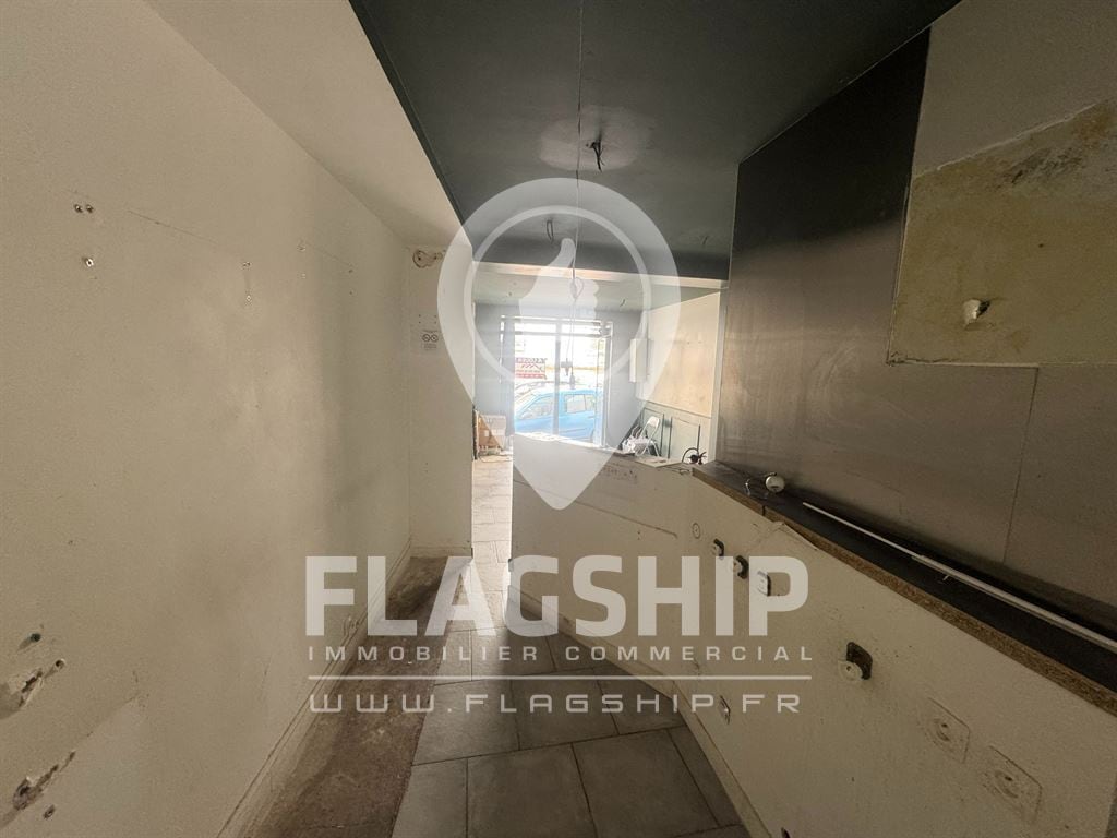 Retail in Paris to rent Building Photo- Image 1 of 10