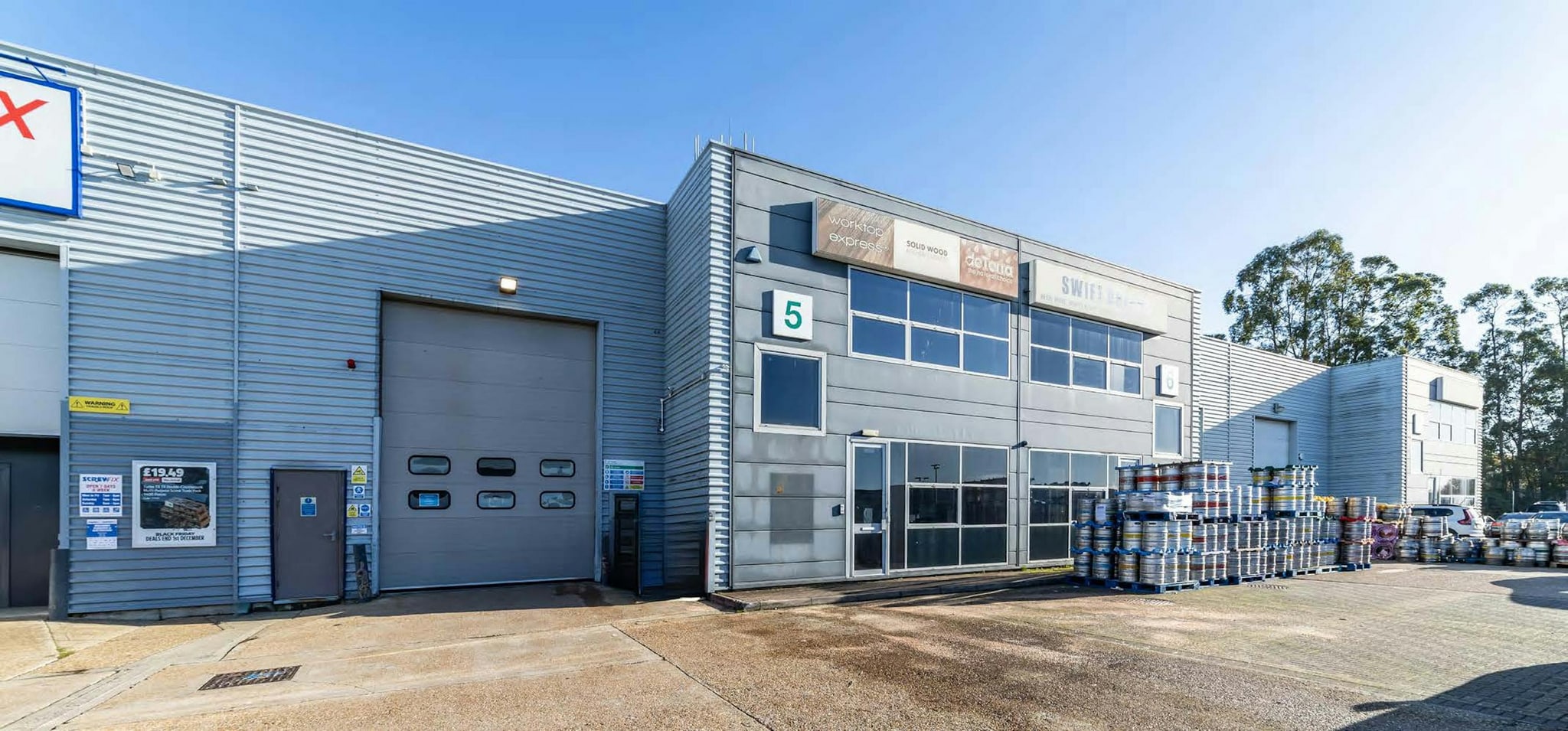 Bonehurst Rd, Redhill to rent Building Photo- Image 1 of 4