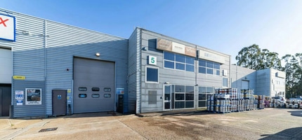 Bonehurst Rd, Redhill to rent Building Photo- Image 1 of 4