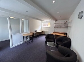 275B Otley Rd, Leeds for rent Interior Photo- Image 2 of 2