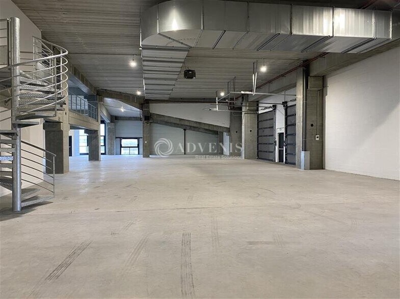 32 Rue De Seine, Colombes to rent - Interior Photo - Image 2 of 9