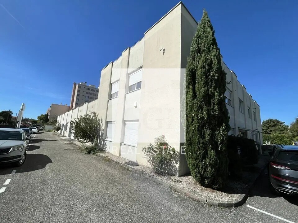 Office in Villeurbanne to rent Building Photo- Image 1 of 13