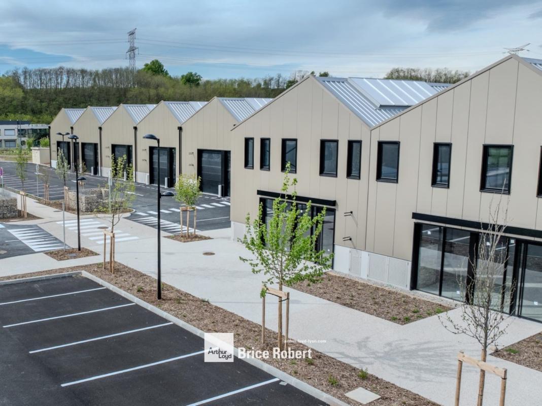2 Route D'Heyrieux, Toussieu to rent Building Photo- Image 1 of 7