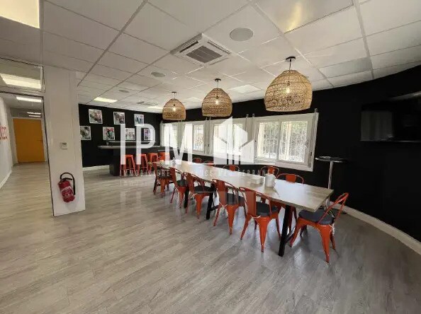 Office in Vitrolles to rent - Interior Photo - Image 2 of 8