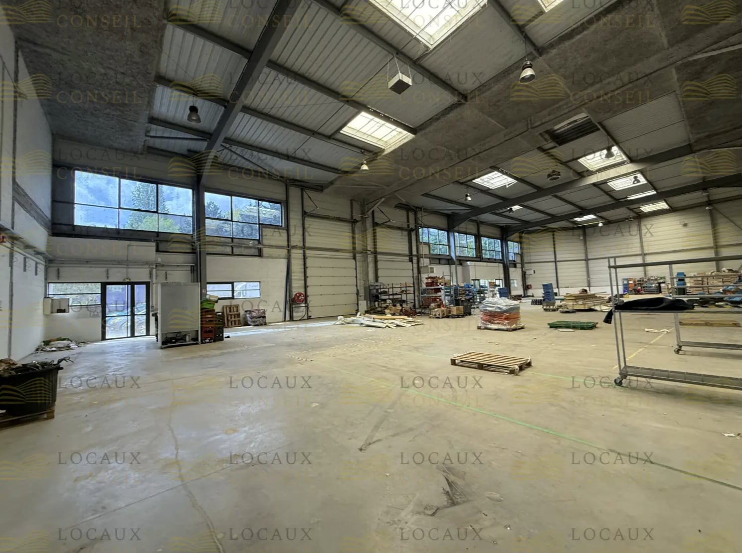 Light Industrial in Le Blanc-Mesnil to rent Interior Photo- Image 1 of 4