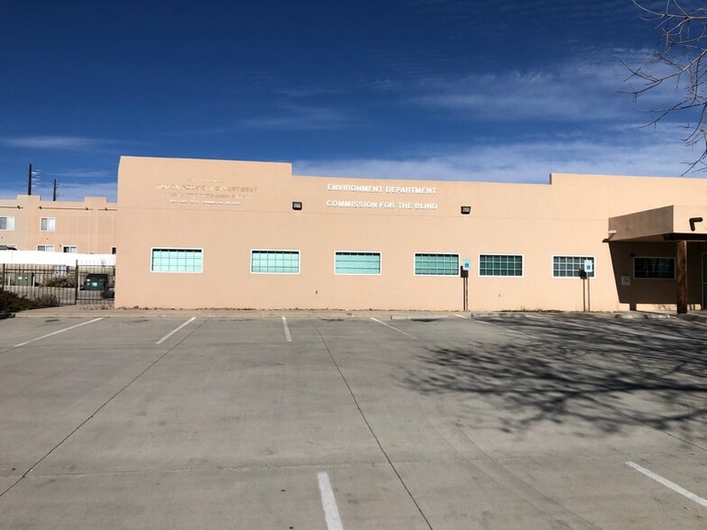 1800 E 30th St, Farmington, NM for rent - Building Photo - Image 2 of 18