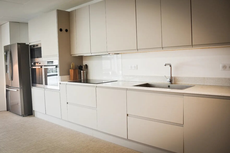 Office in Mérignac to rent - Building Photo - Image 3 of 5