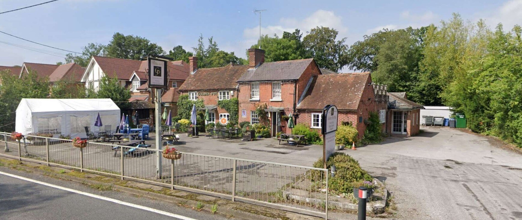 Eversley Centre, Eversley for sale Primary Photo- Image 1 of 1