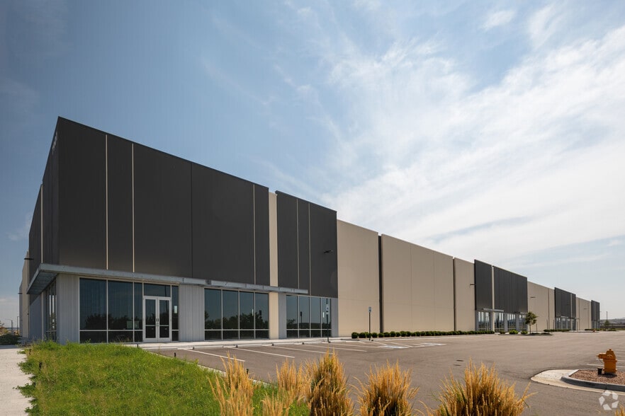 7955 S Potomac St, Englewood, CO to rent - Building Photo - Image 2 of 8