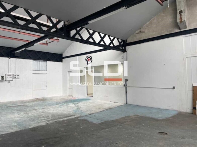 1033 Avenue Victor Hugo, Rillieux-la-Pape to rent - Building Photo - Image 2 of 6