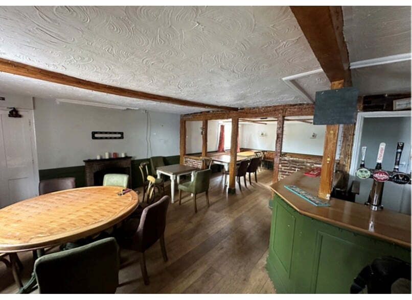 Aldworth Rd, Upper Basildon for sale - Interior Photo - Image 3 of 4