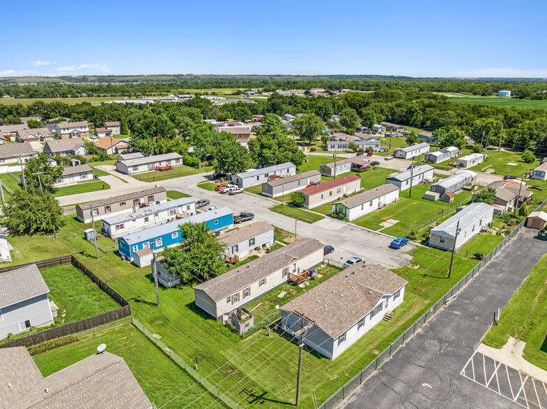 1919 Northwind Dr, Junction City, KS for sale - Primary Photo - Image 1 of 1