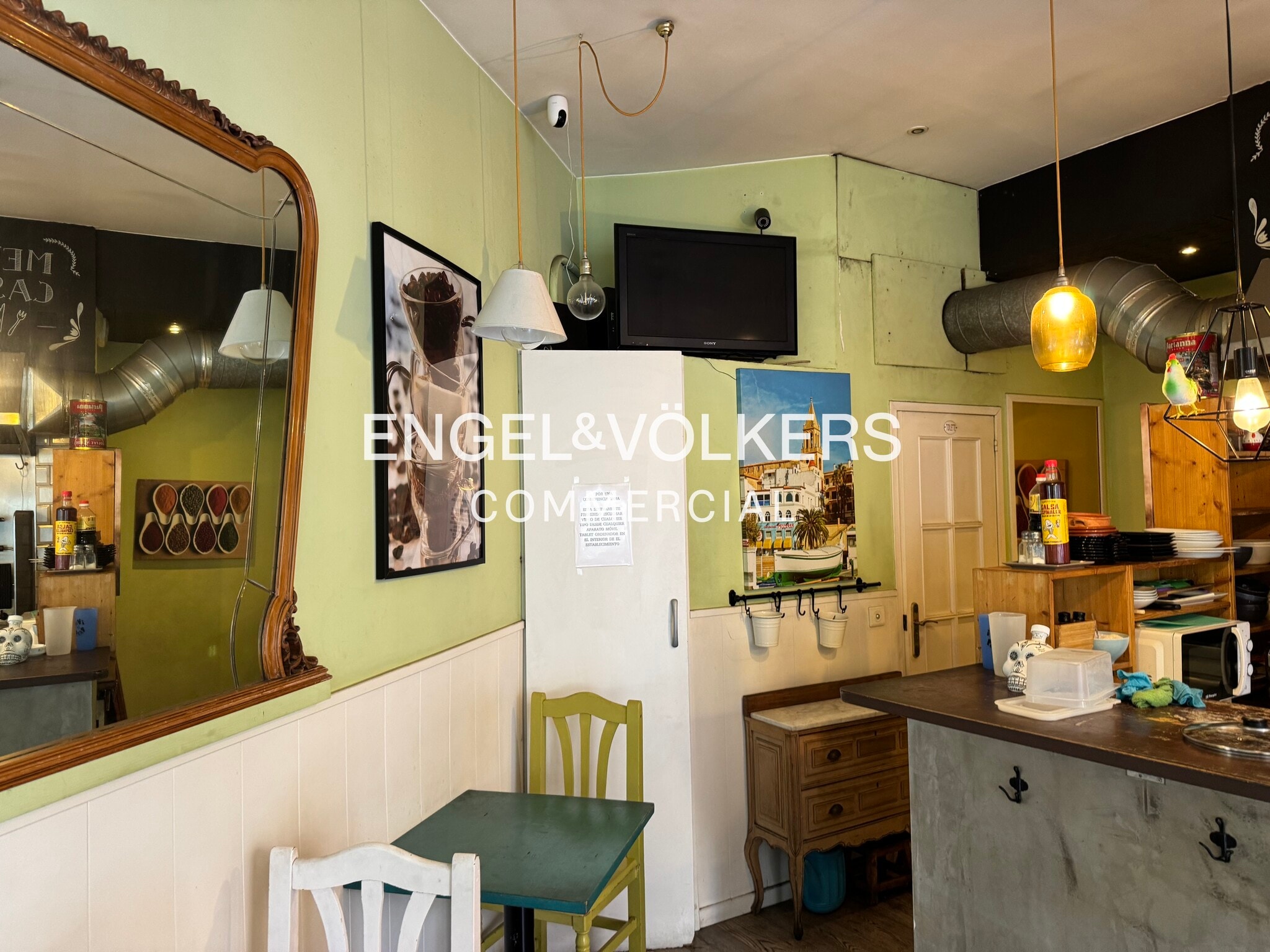 Retail in Barcelona, Barcelona to rent Interior Photo- Image 1 of 8