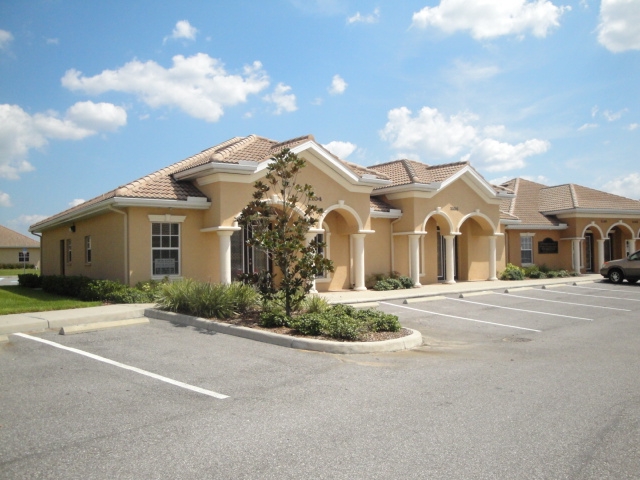 1104-1106 Nikki View Dr, Brandon, FL for rent - Building Photo - Image 3 of 4