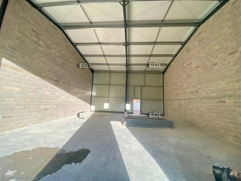 Light Industrial in Peypin for sale - Interior Photo - Image 2 of 2