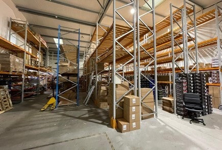 Salbrook Rd, Redhill to rent Interior Photo- Image 1 of 5