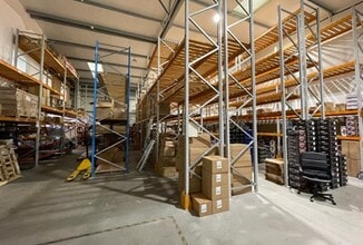 Salbrook Rd, Redhill to rent Interior Photo- Image 1 of 5