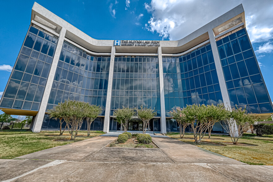 6100 Corporate Dr, Houston, TX for sale - Building Photo - Image 3 of 43