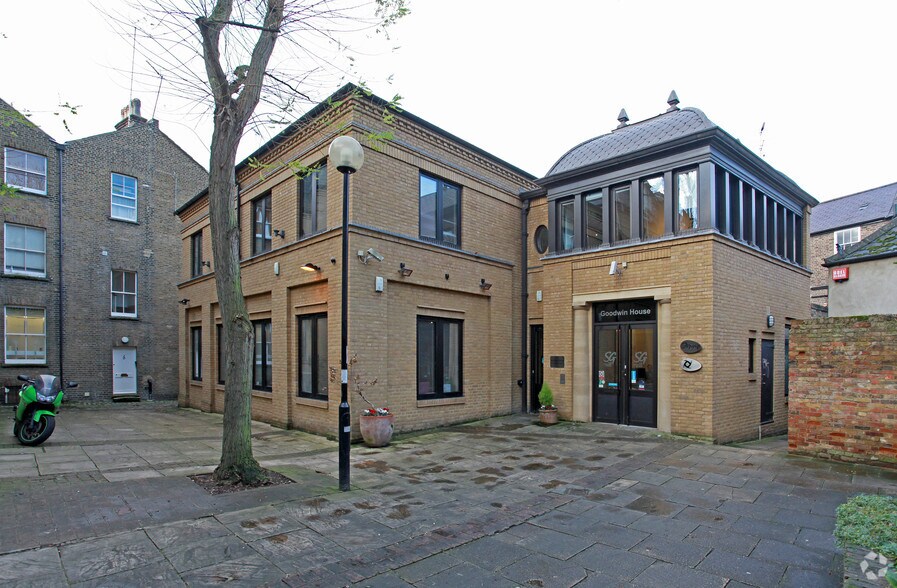 5 Union Ct, Richmond to rent - Primary Photo - Image 1 of 2