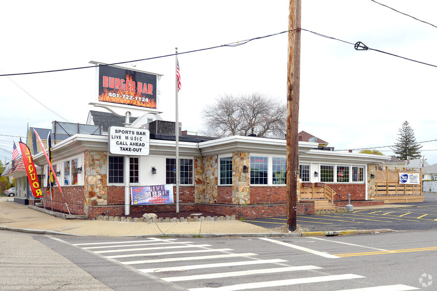 855 Newport Ave, Pawtucket, RI for sale - Primary Photo - Image 1 of 1