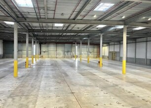 Industrial in Moissy-Cramayel to rent Interior Photo- Image 2 of 8