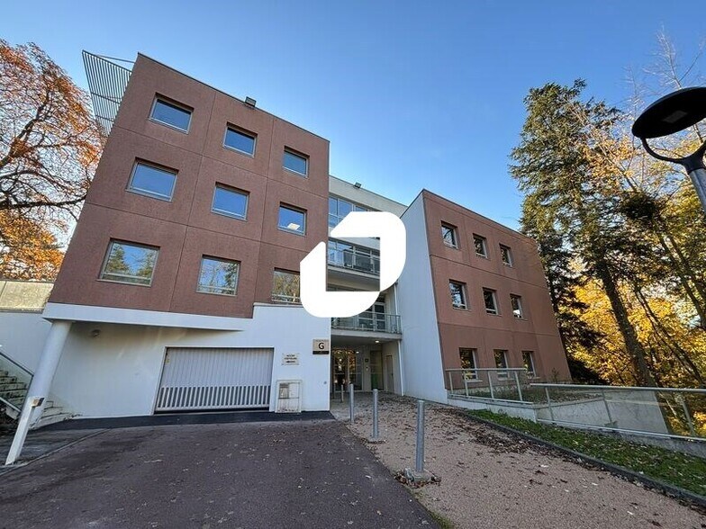 Office in Écully to rent - Building Photo - Image 2 of 22